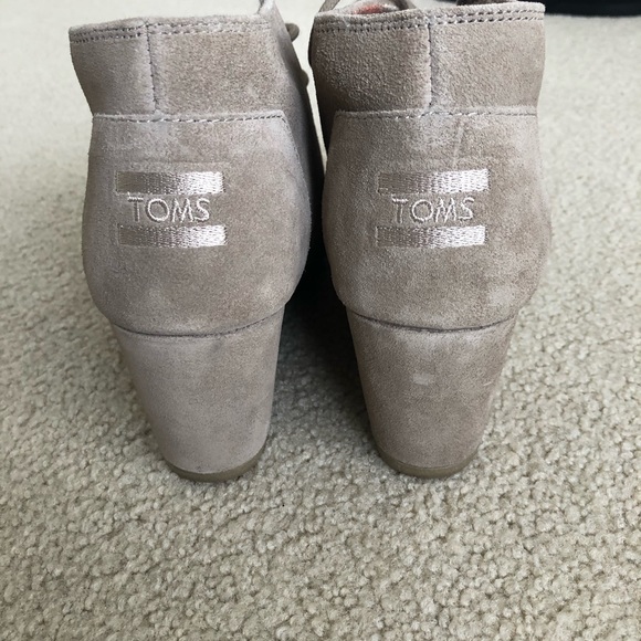 Toms Desert Kala Suede Taupe Lace up Booties - Picture 5 of 8